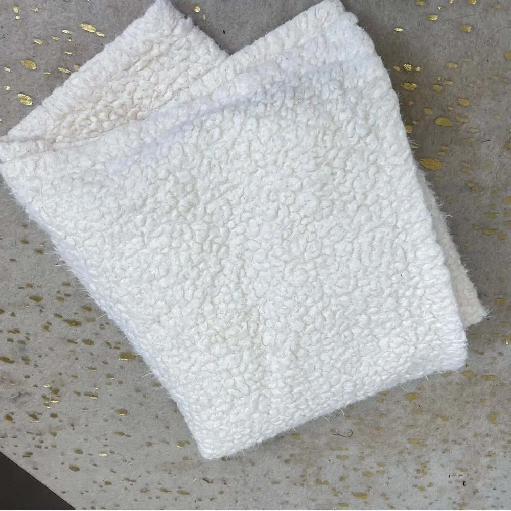 Urban Outfitters OU Home White Throw Soft Sherpa Fleece Blanket 65